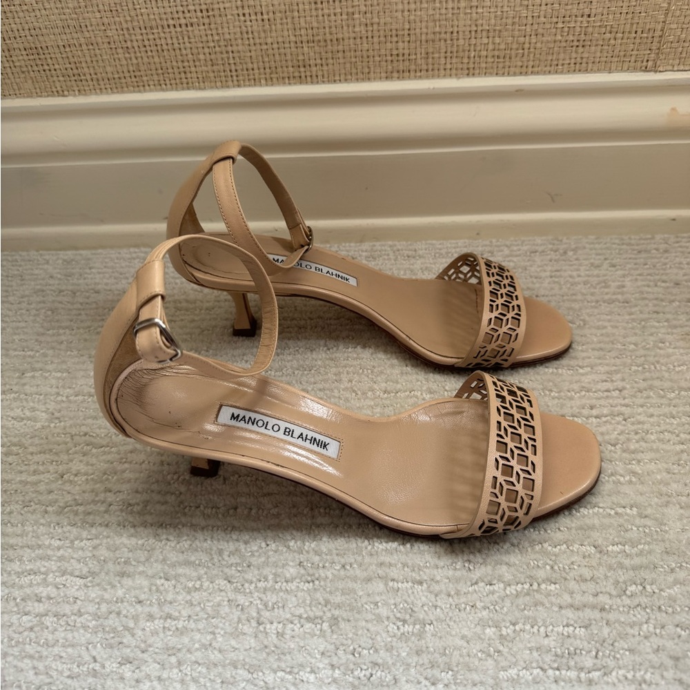 Manolo Blahnik Maurilla Tan Leather Ankle Strap Sandals - 8.5